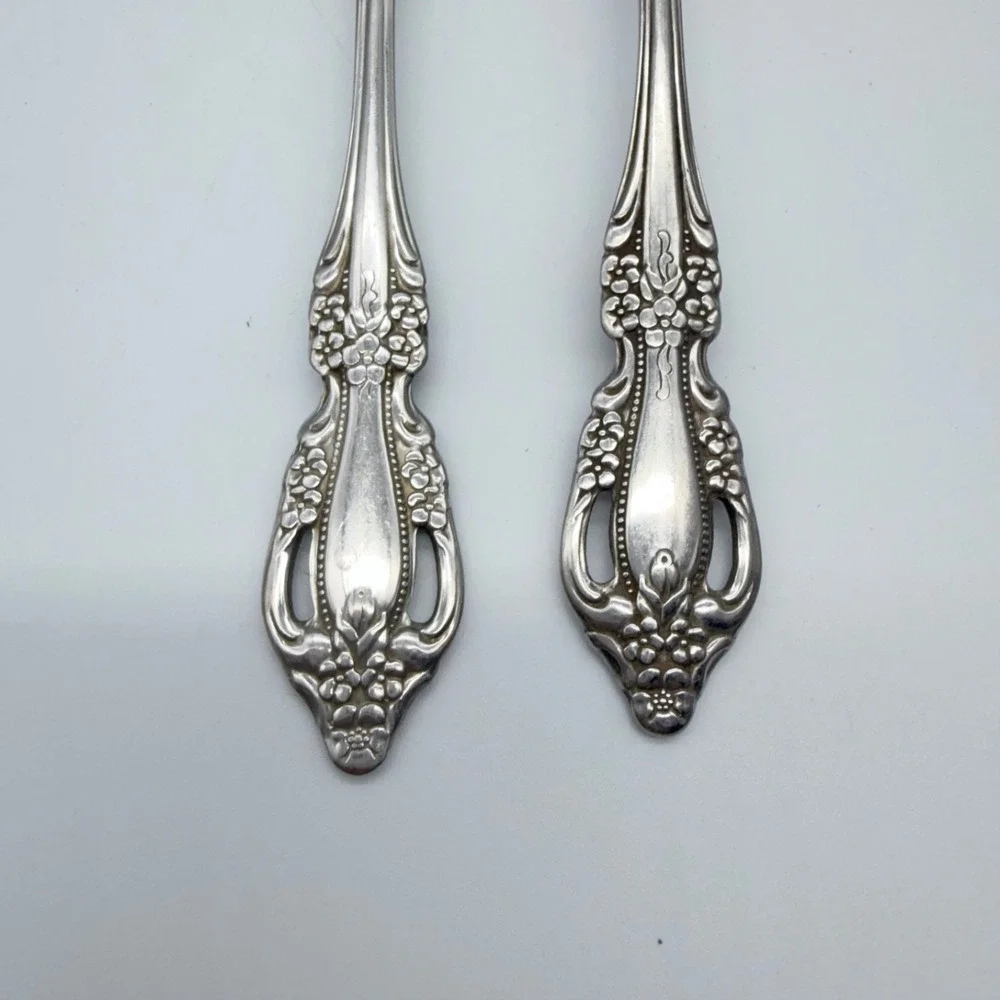 Oneida flatware set